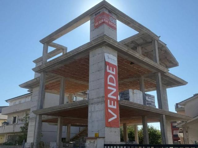 Villa Indipendente in vendita a Aprilia, Lazio