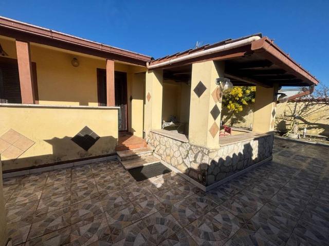Villa Indipendente in vendita a Aprilia, Lazio