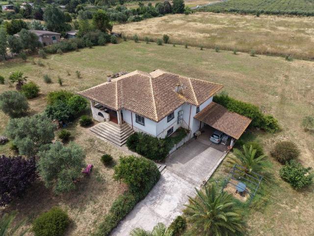 Villa Indipendente in vendita a Aprilia, Lazio