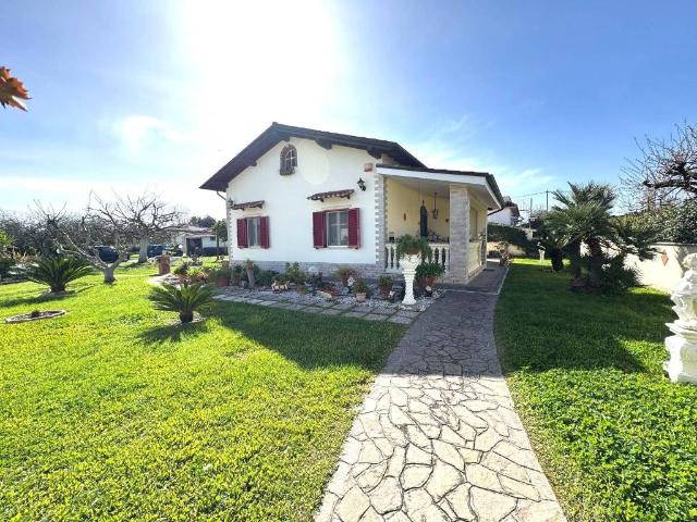 Villa Indipendente in vendita a Colle di Mare, Aprilia
