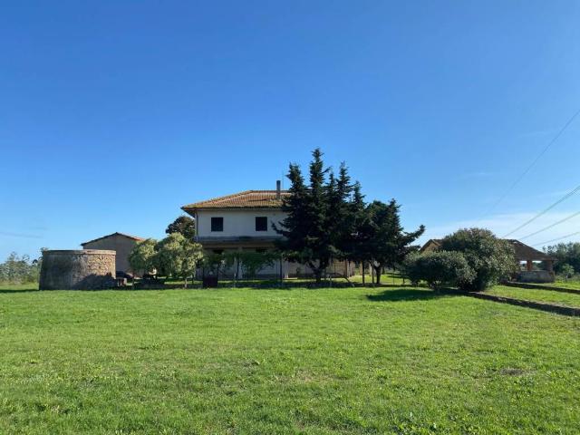 Villa Indipendente in vendita a Aprilia, Lazio