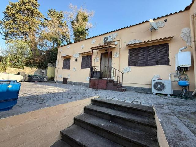 Villa Indipendente in vendita a Aprilia, Lazio