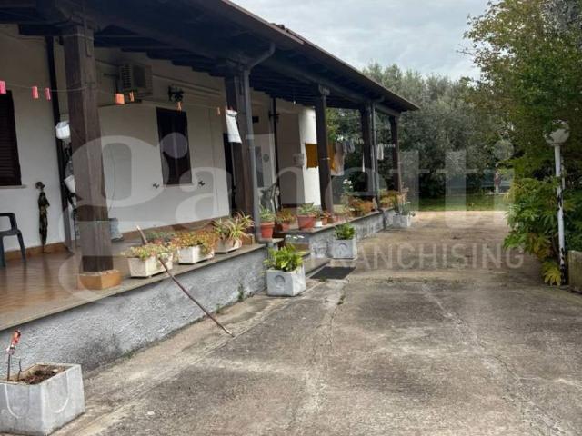 Villa Indipendente in vendita a Borgata Agip, Aprilia