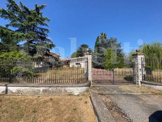 Villa Indipendente in vendita a Aprilia, Lazio