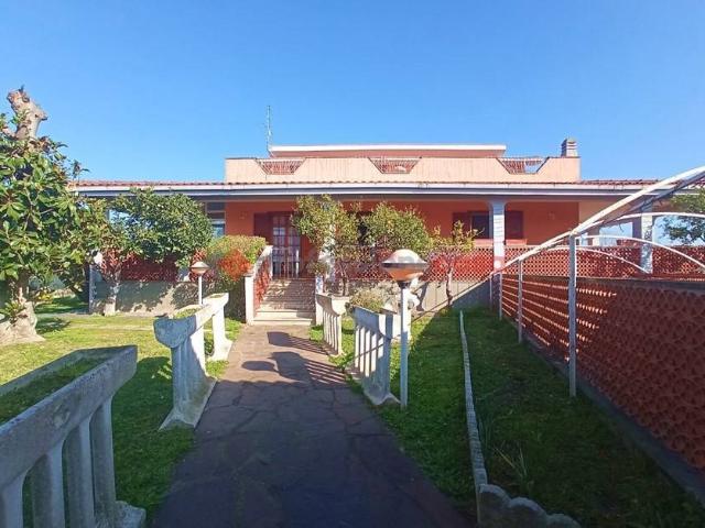 Villa Indipendente in vendita a Campo di Carne, Aprilia