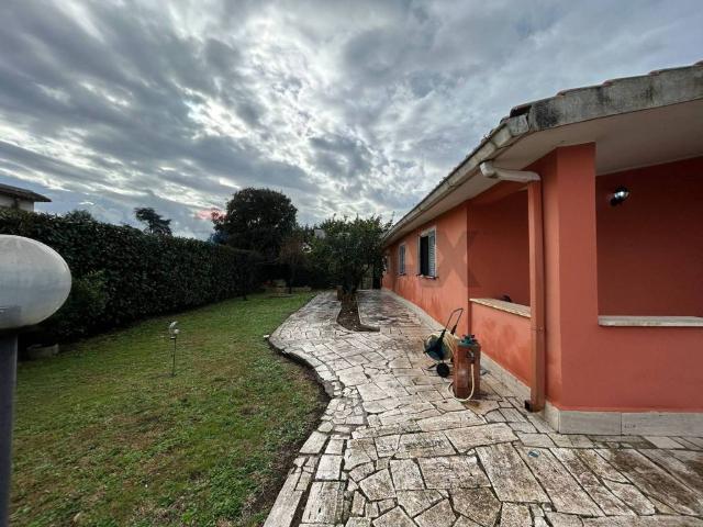 Villa Indipendente in vendita a La Cogna, Aprilia