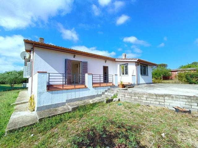 Villa Indipendente in vendita a Le Salzare, Aprilia