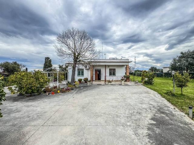 Villa Indipendente in vendita a Le Salzare, Aprilia