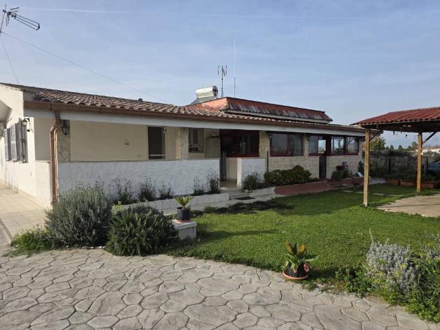 Villa Indipendente in vendita a Aprilia, Lazio
