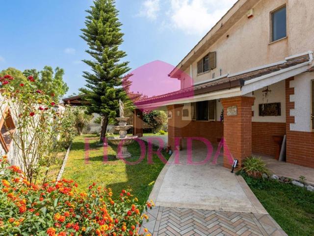 Villa Indipendente in vendita a Aprilia, Lazio