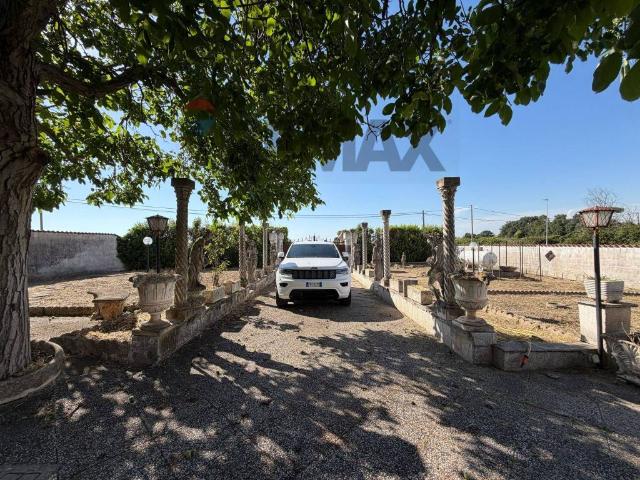 Villa Indipendente in vendita a Aprilia, Lazio