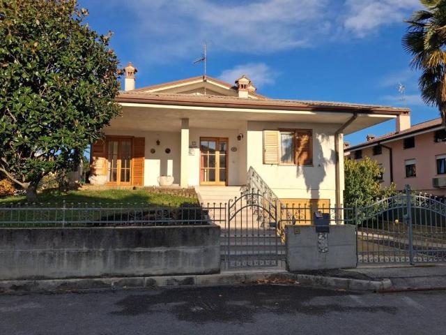 Villa Indipendente in vendita a Aquileia, Friuli-Venezia Giulia