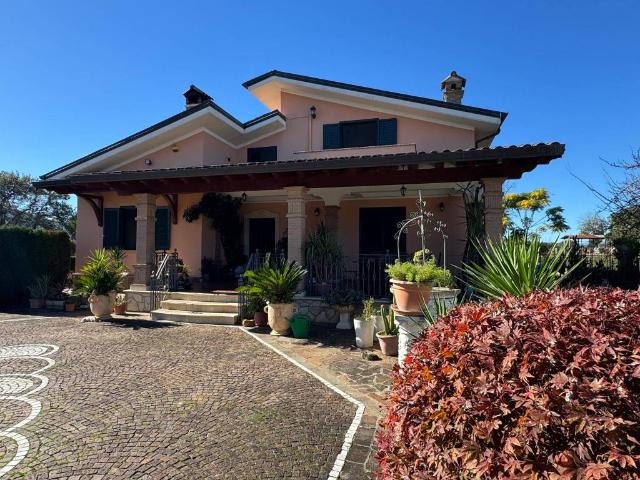 Villa Indipendente in vendita a Piedimonte San Germano, Lazio