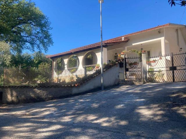 Villa Indipendente in vendita a Aquino, Lazio