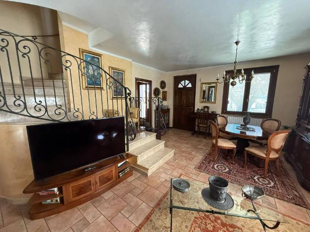 Villa Indipendente in vendita a Arcene, Bergamo