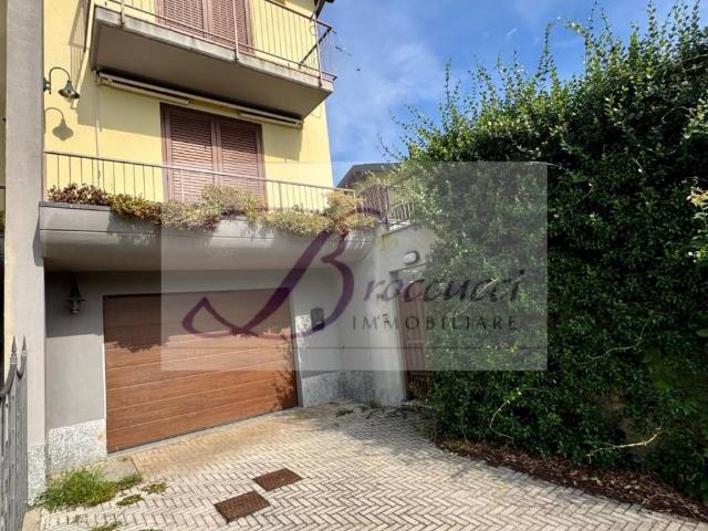 Villa Indipendente in vendita a Brenno Useria, Arcisate