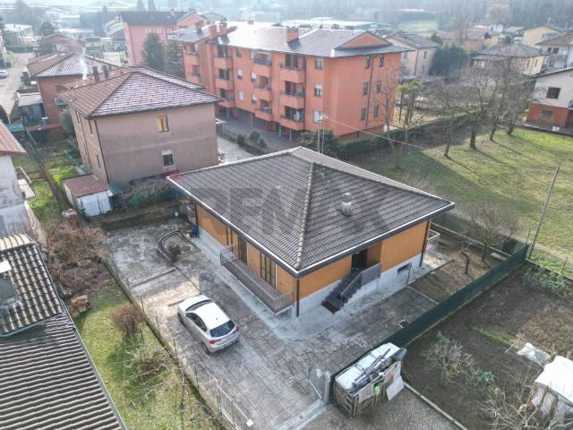Villa Indipendente in vendita a Comunità Montana del Piambello, Arcisate