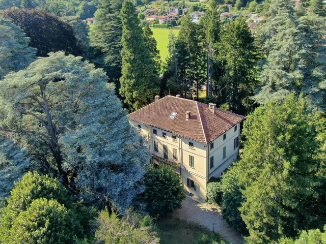 Villa Indipendente in vendita a Comunità Montana del Piambello, Arcisate