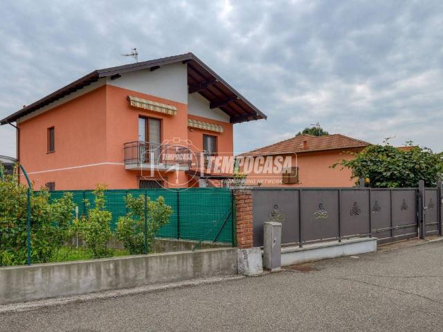 Villa Indipendente in vendita a Comunità Montana del Piambello, Arcisate
