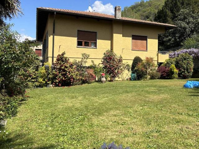 Villa Indipendente in vendita a Comunità Montana del Piambello, Arcisate