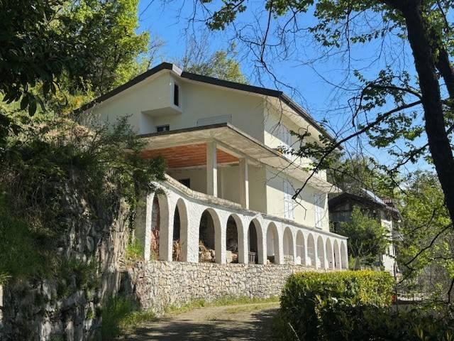 Villa Indipendente in vendita a Comunità Montana del Piambello, Arcisate