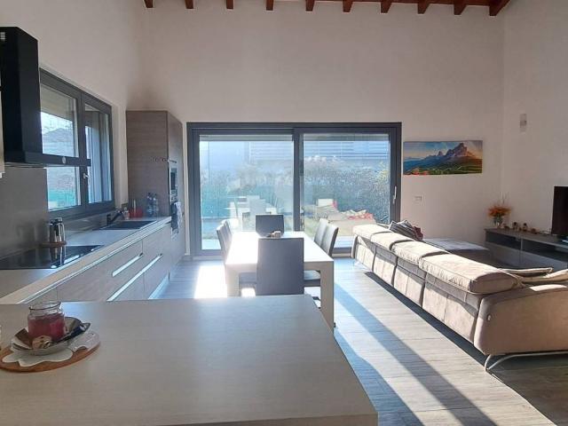 Villa Indipendente in vendita a Comunità Montana del Piambello, Arcisate