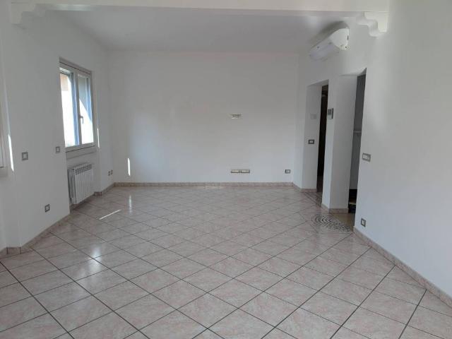 Villa Indipendente in vendita a Comunità Montana del Piambello, Arcisate