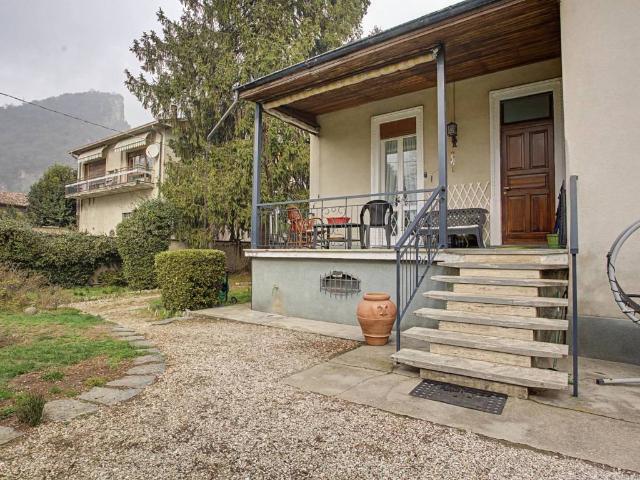 Villa Indipendente in vendita a Arcisate, Varese