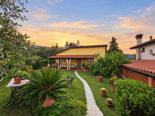 Villa Indipendente in vendita a Arcola, La Spezia