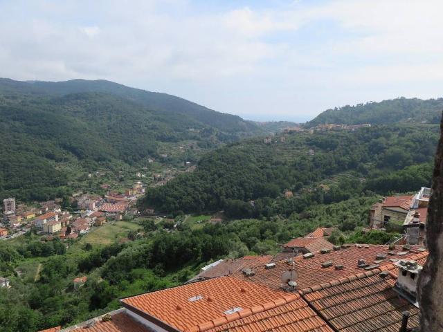 Villa Indipendente in vendita a Arcola, Liguria