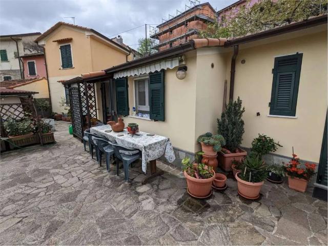 Villa Indipendente in vendita a Arcola, Liguria