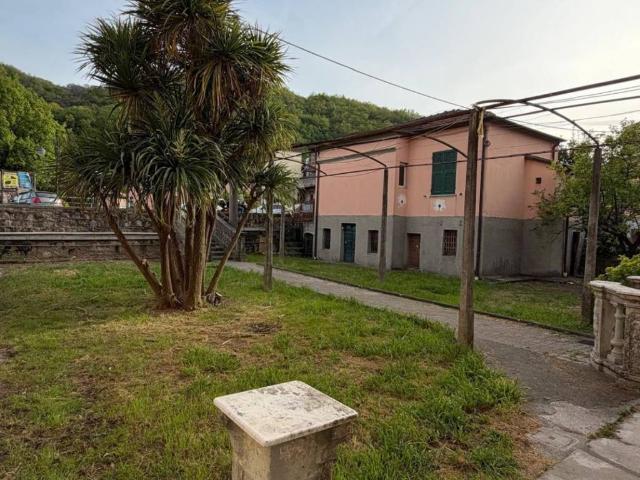 Villa Indipendente in vendita a Arcola, Liguria