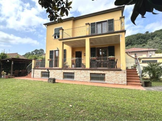 Villa Indipendente in vendita a Prati di Vezzano, Vezzano Ligure