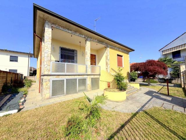 Villa Indipendente in vendita a Arconate, Lombardia