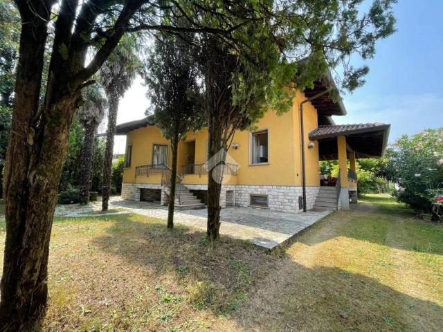 Villa Indipendente in vendita a Arconate, Lombardia