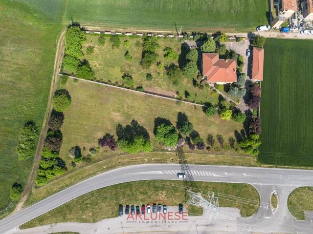 Villa Indipendente in vendita a Arconate, Lombardia