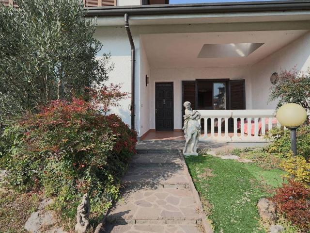 Villa Indipendente in vendita a Arconate, Lombardia