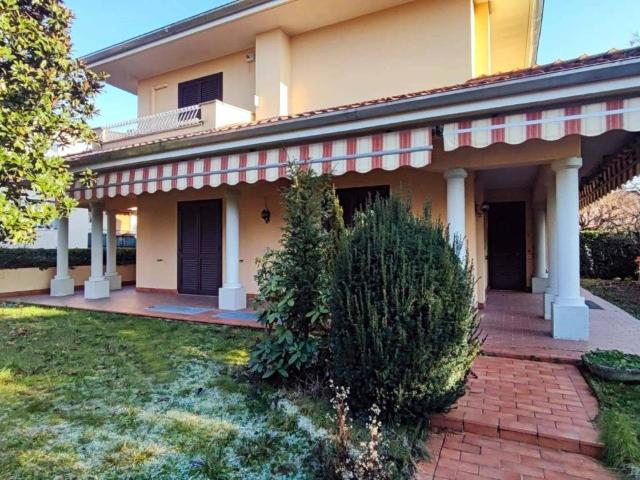 Villa Indipendente in vendita a Bernate, Arcore
