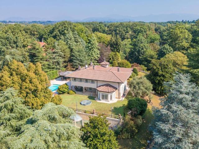Villa Indipendente in vendita a Arcore, Lombardia