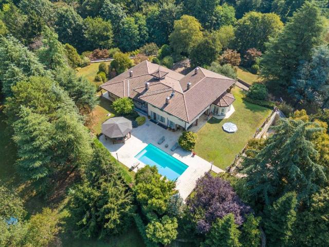 Villa Indipendente in vendita a Arcore, Lombardia
