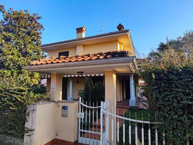 Villa Indipendente in vendita a Bernate, Arcore