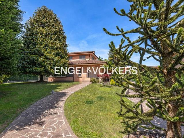 Villa Indipendente in vendita a Bernate, Arcore