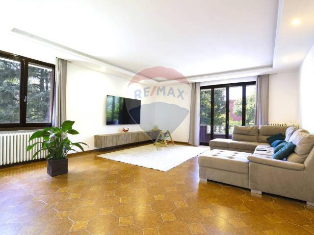 Villa Indipendente in vendita a Bernate, Arcore