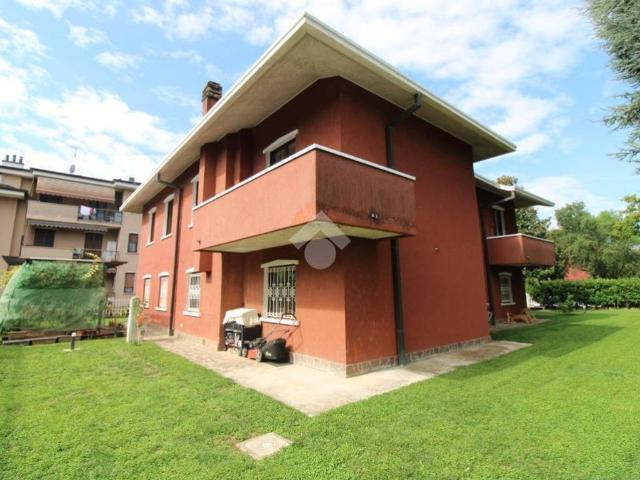 Villa Indipendente in vendita a Bernate, Arcore