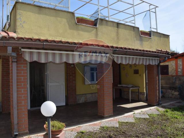 Villa Indipendente in vendita a Marina di Tor San Lorenzo Sud, Roma Capitale