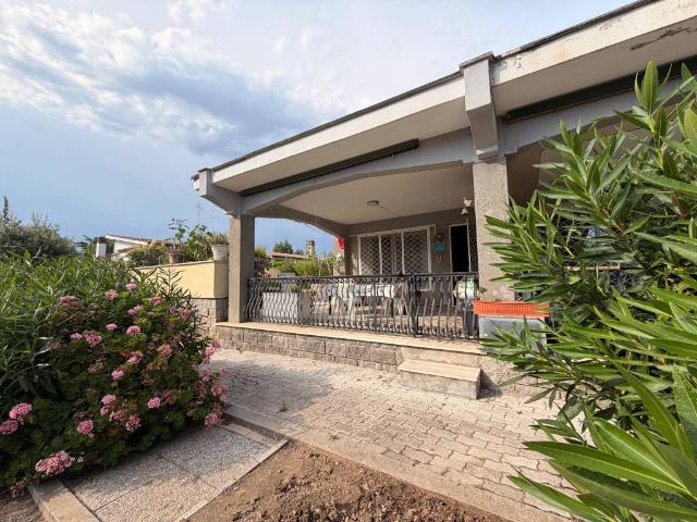 Villa Indipendente in vendita a Marina di Tor San Lorenzo, Roma Capitale