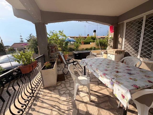 Villa Indipendente in vendita a Marina di Tor San Lorenzo, Roma Capitale