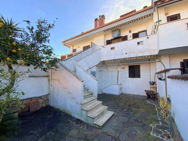 Villa Indipendente in vendita a Marina di Tor San Lorenzo Sud, Roma Capitale