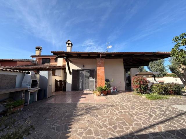 Villa Indipendente in vendita a Colle Romito, Ardea