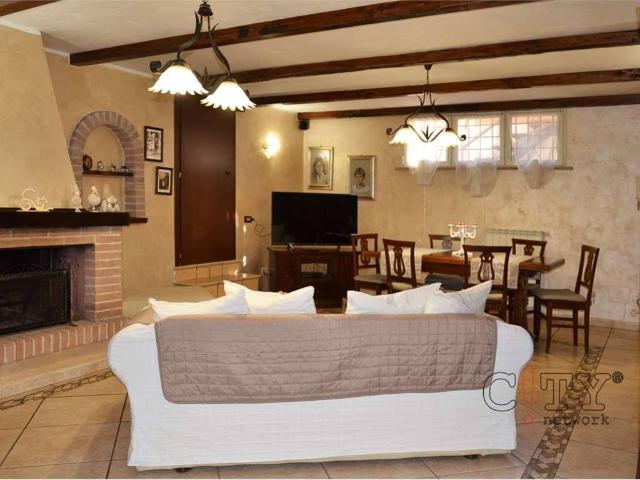 Villa Indipendente in vendita a Nuova Florida, Roma Capitale